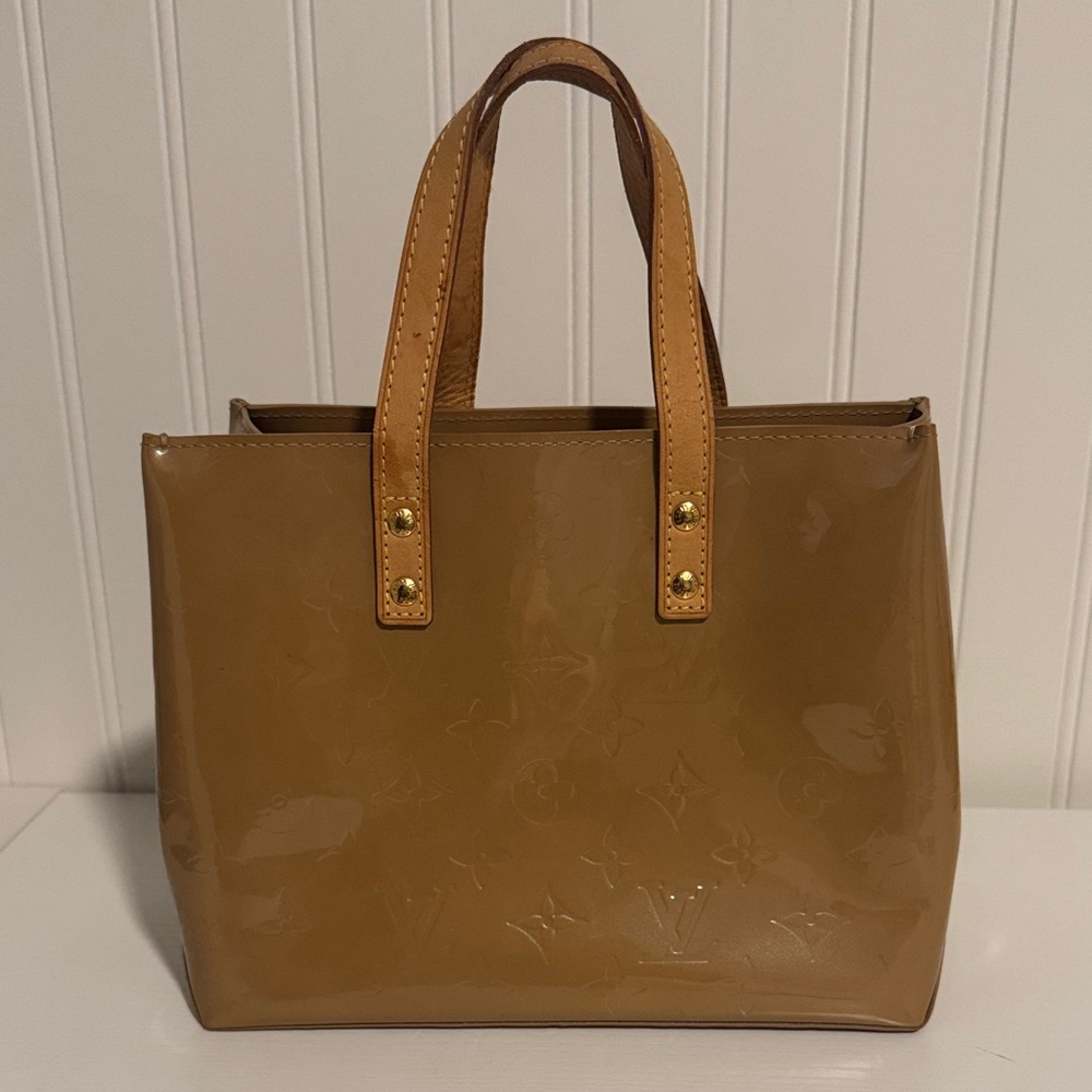 Louis Vuitton Reade PM Tote in Monogram Vernis